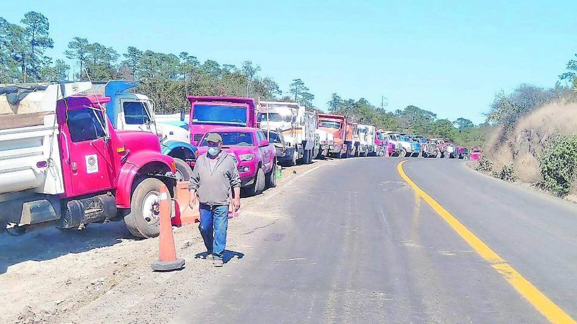 Protesta camioneros Zacualtipan 1_CMYK